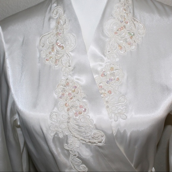 Pink Victoria Secret Vintage Y2k White Silky Embroidered Robe - Size Small - Picture 6 of 13